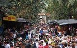 Tái diễn tình trạng không mặc áo phao tại suối Yến, chùa Hương